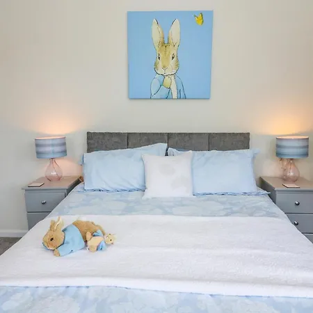 Peter Rabbit's Burrow * 温德米尔